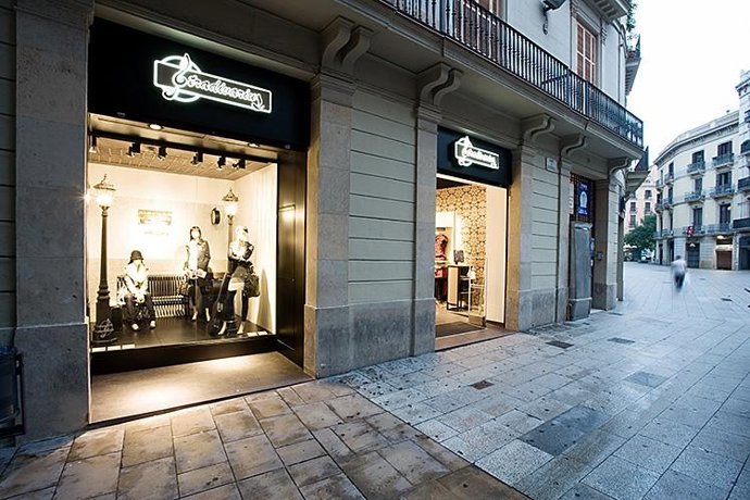 Tienda Stradivarius