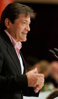 Javier Fernández dice que lo sucedido en Cangas del Narcea demuestra que sólo el PSOE respeta lo que acuerda