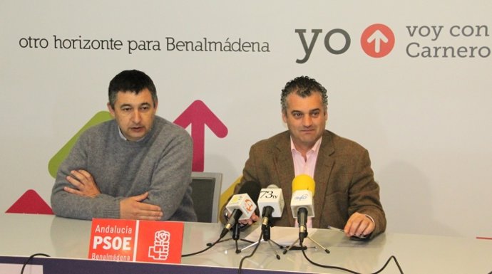 El candidato del PSOE a la Alcaldía de Benalmádena, Javier Carnero, a la derecha