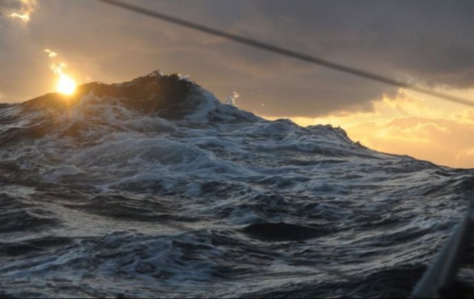 Olas en la Barcelona World Race 