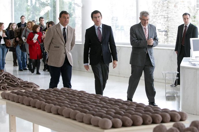 O presidente da Xunta de Galicia, Alberto Núñez Feijóo, acompañado polo conselle