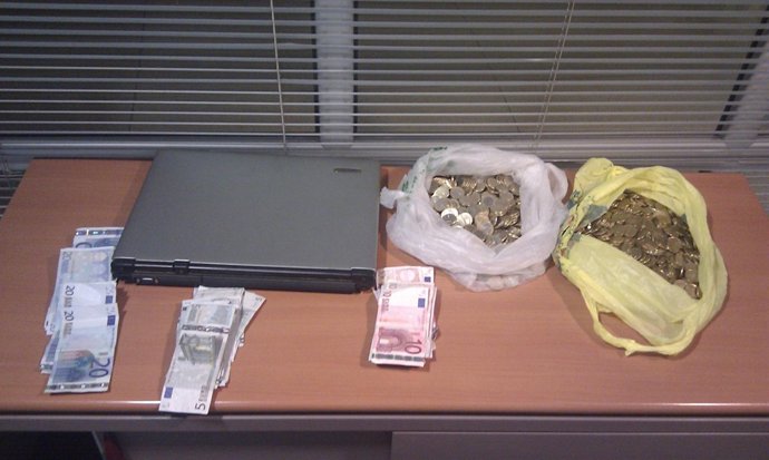 Dinero incautado a los detenidos