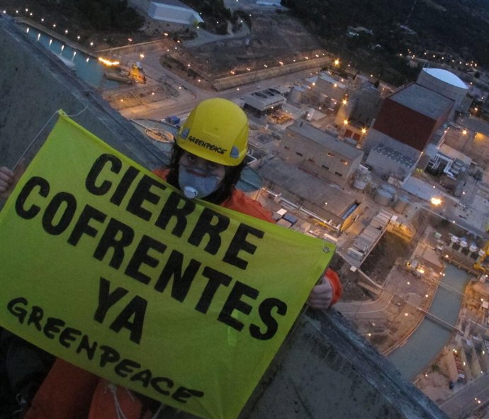 central nuclear cofrentes activista greenpeace