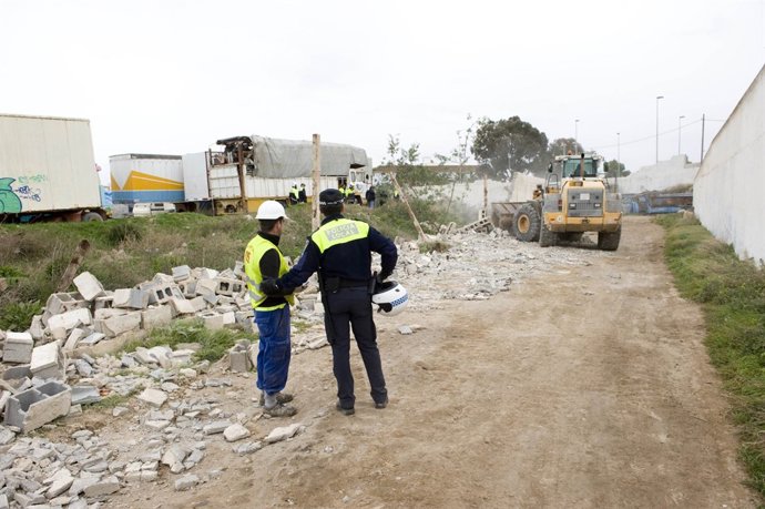 Trabajos para demoler el muro