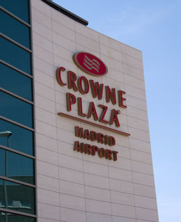 Fachada del Crowne Plaza