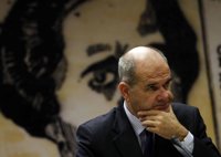 El PP sospecha que Chaves "esconde algo"