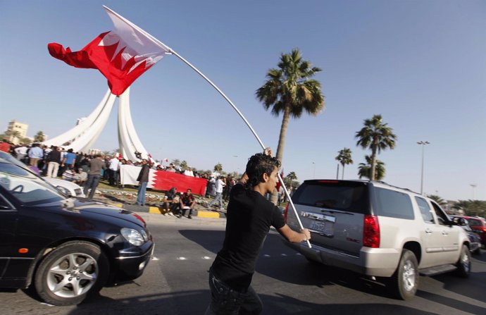 Manifestantes se concentran en Manama en las revueltas populares en Bahreim