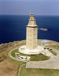 La caída de un rayo sobre la Torre de Hércules, en A Coruña, provoca daños en el sistema eléctrico