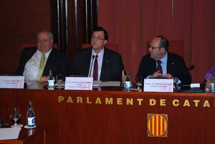 El conseller Mena, en el Parlament