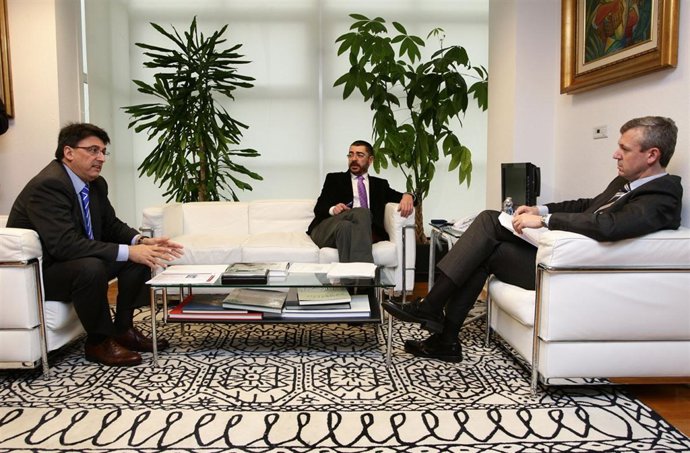 alfonso rueda entrevistease co decano do colexio de avogados de santiago, evaris