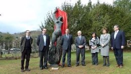 Inaguración de la escultura en Gernika