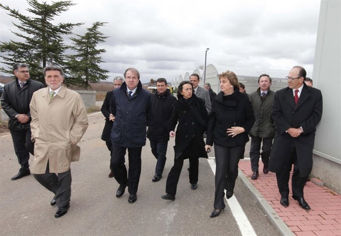 Rosa Aguilar (c), flanqueada por Herrera (i) y Ruiz.