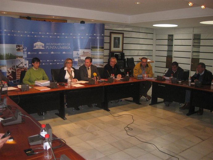 : Imagen de la reunión del Grupo de Desarrollo Pesquero 'Costaluz', presidido po