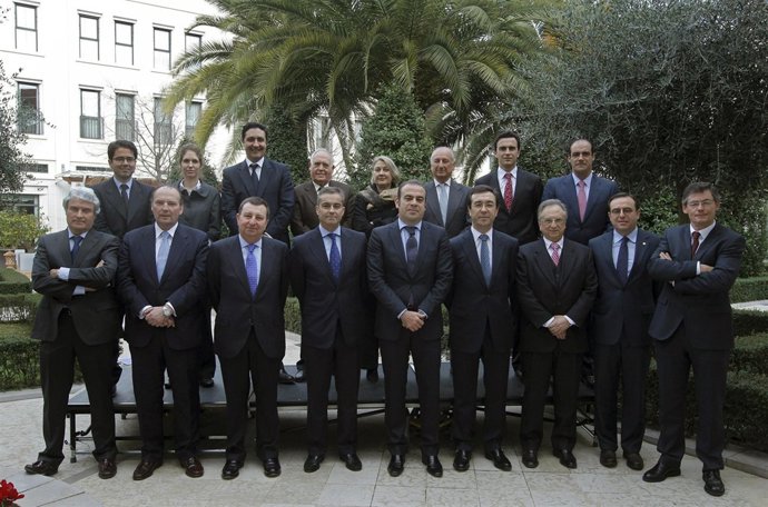 En el centro (primera fila) Gabriel Escarrer Jaume, vicepresidente y consejero d