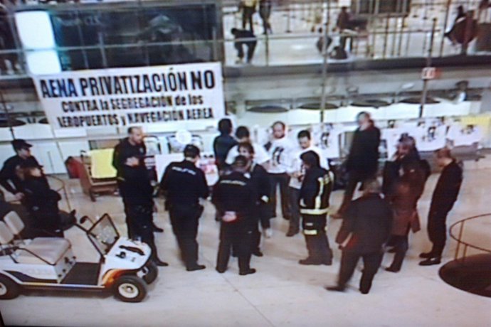 Momento de la intervención policial en la T4
