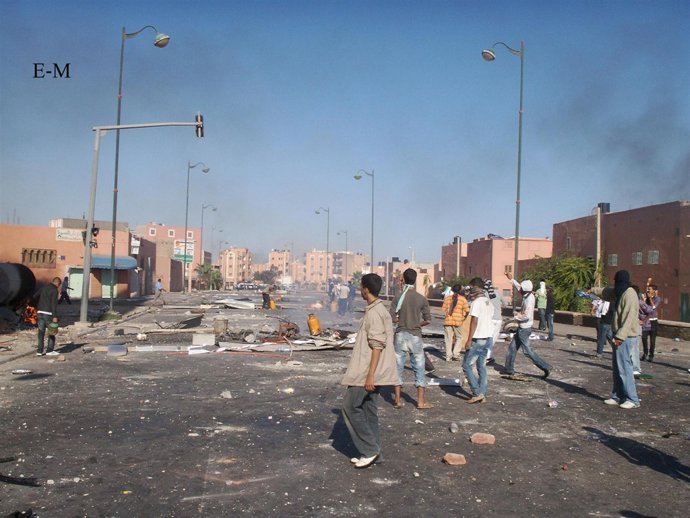 Manifestantes saharauis en el Aáiun