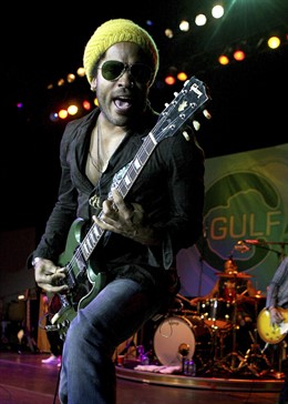 El artista estadounidense Lenny Kravitz en un concierto