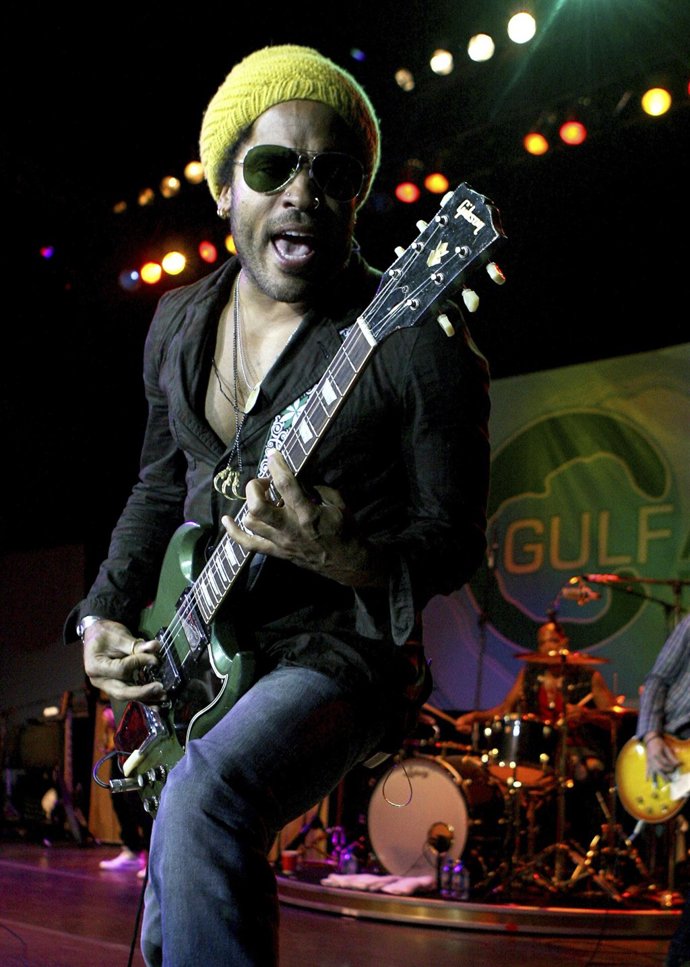 El artista estadounidense Lenny Kravitz en un concierto