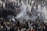 Manifestantes se enfrentan con partidarios del Gobierno yemení en Saná