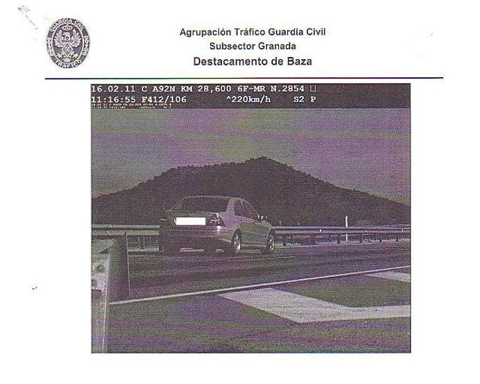 Foto del coche sorprendido circulando a 220 km/h por la A-92N