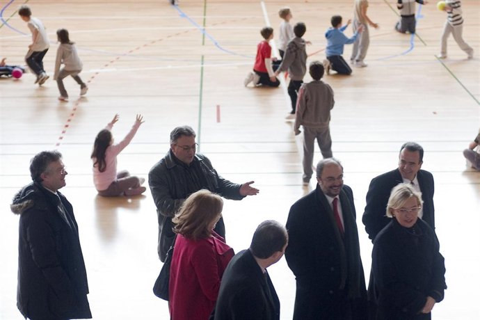 Almunia y Lambán han inaugurado también las nuevas pistas del polideportivo de C
