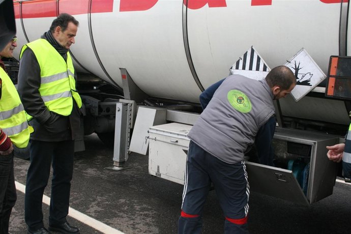 Campaña de vigilancia de camiones y furgonetas de la DGT en Valladolid.