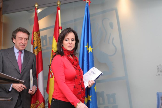 El consejero de la Presidencia y portavoz con la consejera de Agricultura, Silvi