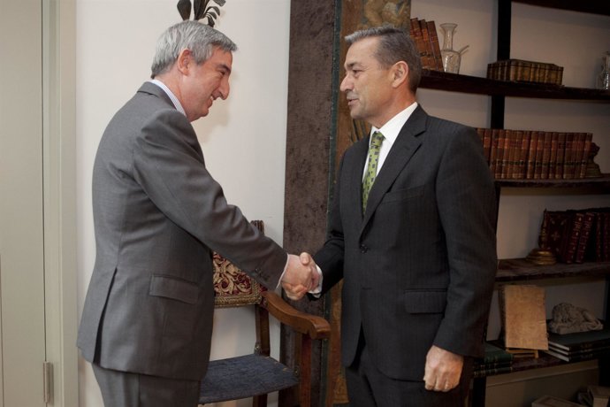 El presidente de Canarias durante la reunión con la Embajada en Berlín