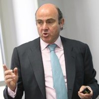 De Guindos: la recapitalización de las cajas debe basarse en la "transparencia"