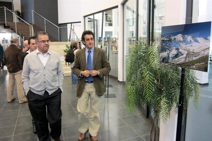 El consejero recorre la exposición