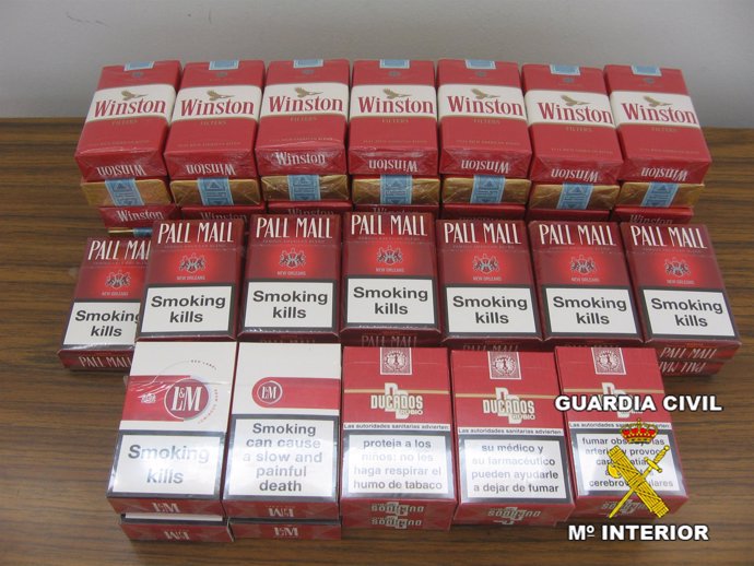Cajetillas de tabaco aprehendidas en un quiosco en El Rocío.
