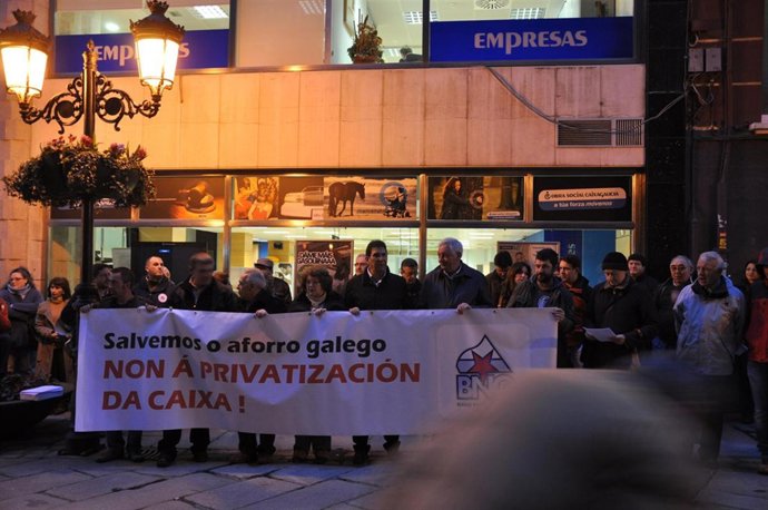 Fotos Guillerme Vázquez Na Concentración En Defensa Da Caixa Galega En Ferrol