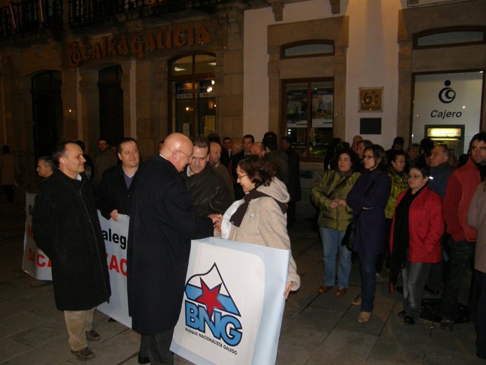 FOTOS BNG LUGO: Concentración En Defensa Do Aforro Galego Diante Da Sede Central