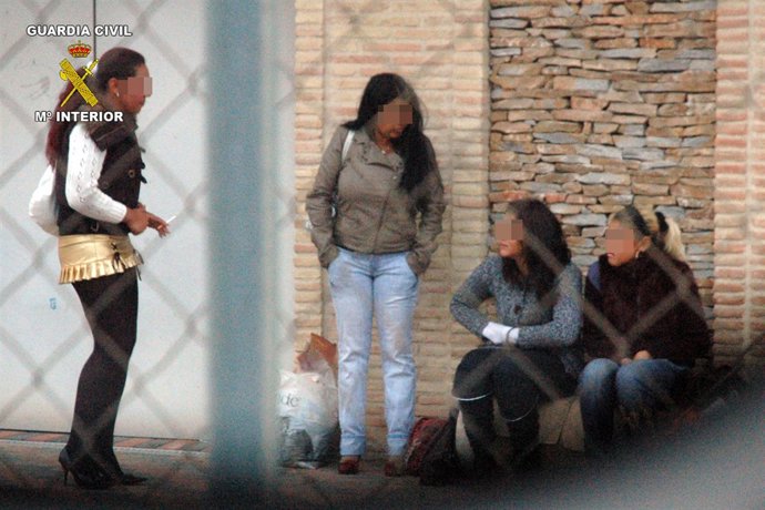 La Guardia Civil desmantela un grupo delictivo dedicado a la inducción a la pros