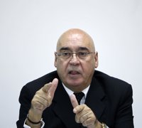 Rojo avisa de que no quiere más "indignos" en las instituciones