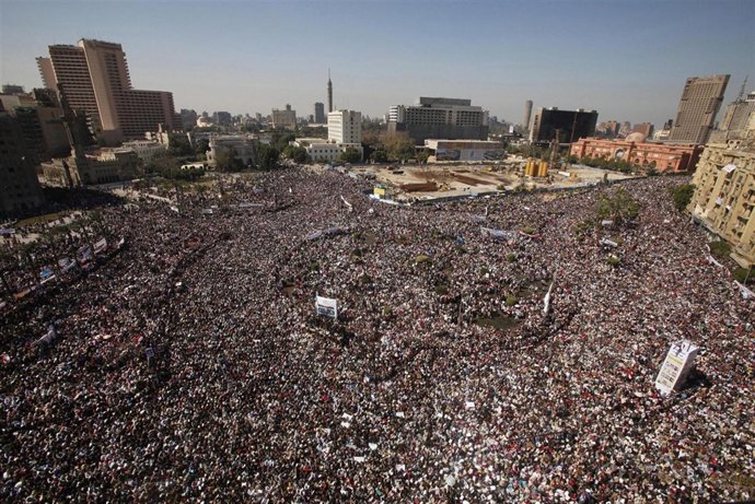 Los egipcios vuelven a concregarse en la plaza Tahrir