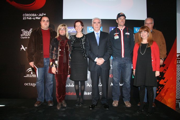 La alcaldesa de Jaén, Carmen Peñalver; el consejero de Turismo, Comercio y Depor