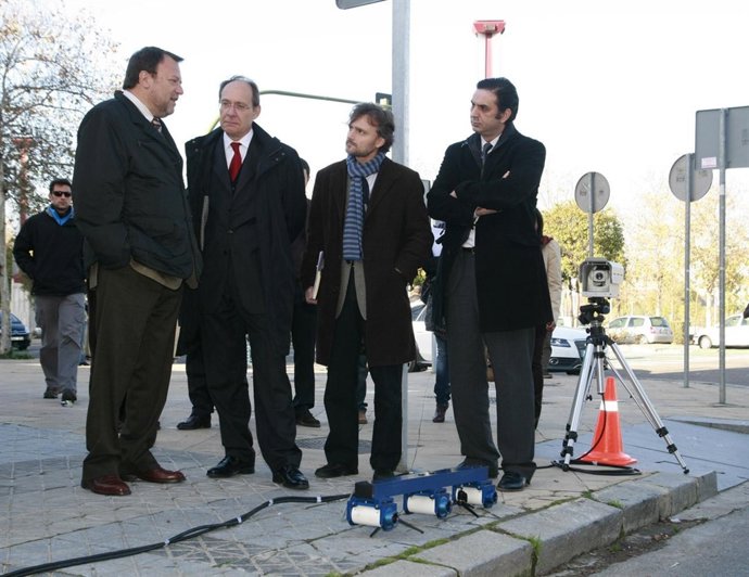 Díaz Trillo y el alcalde de Sevilla presentan un sistema de medición de emisione