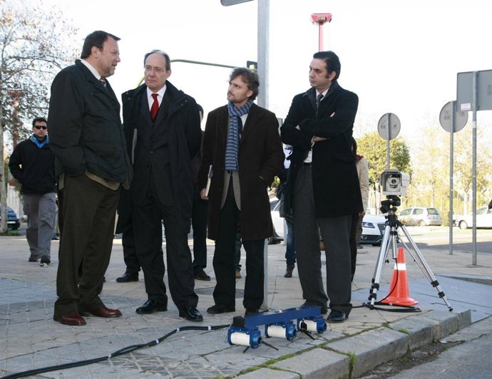 Díaz Trillo y el alcalde de Sevilla presentan un sistema de medición de emisione