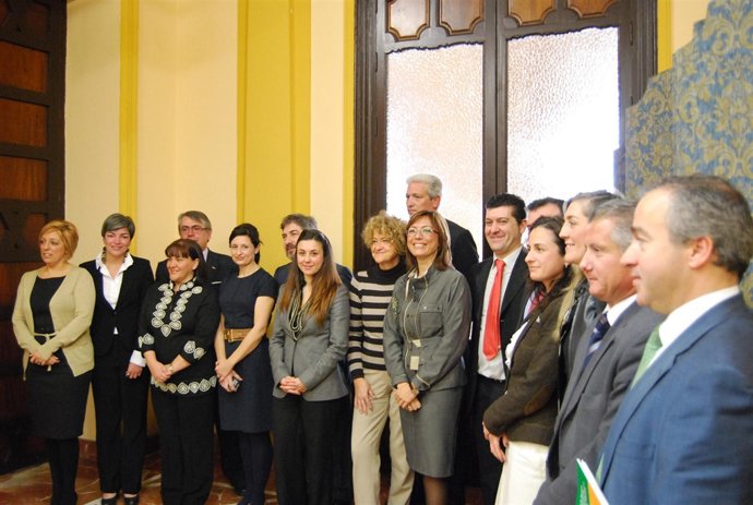 La delegada del Gobierno andaluz en Málaga, María Gámez; la coordinadora provinc
