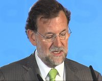 Rajoy critica las "rectificaciones" del Gobierno y ve con preocupación que no se facilite que haya crédito