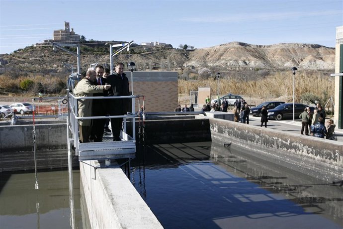 El presidente Iglesias ha visitado la nueva depuradora de Magallón (Zaragoza)