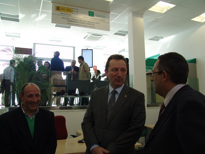 Recio inaugura una oficina del SAE con cita previa 