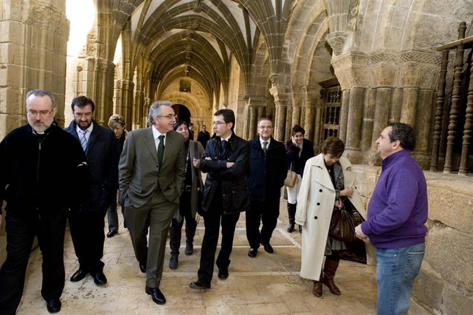 El Presidente Sanz, el consejero Corpas y el alcalde de Fitero, en el interior d