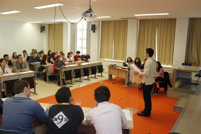 Jóvenes Andaluces Debaten Desde Hoy Y Hasta El Domingo En La UPO Los Pros Y Cont
