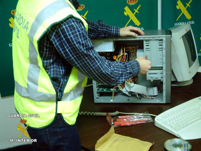 PC intervenido en la operación contra la pornografía