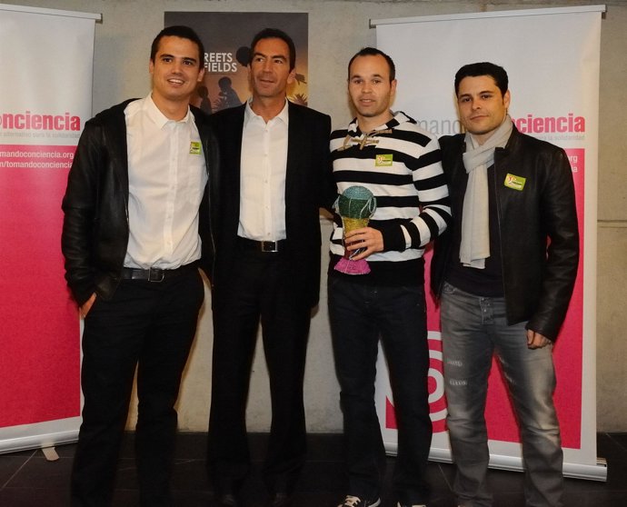 Presentación del documental 'From the Streets to the Field'