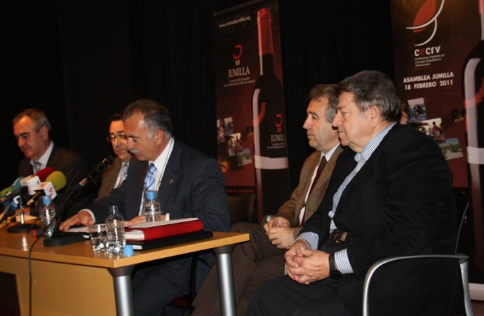 El consejero de Agricultura y Agua, Antonio Cerdá, junto con el presidente de la