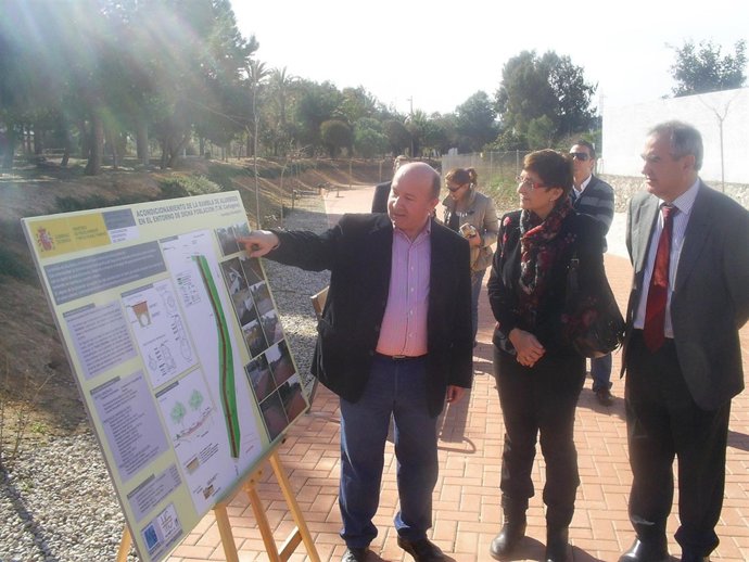 El delegado del Gobierno y la presidenta de la CHS