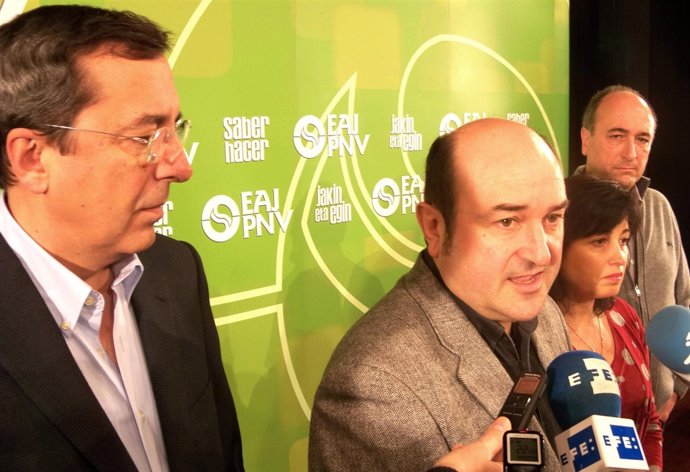 José Luis Bilbao, Andoni Ortuzar, Ana Madariaga y Luis Ortuzar.